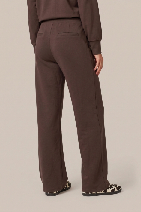 C&S The Label bruine dames broek | Model achteraanzicht