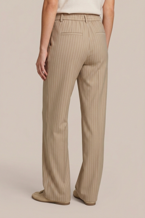 C&S The Label camel dames broek | Model achteraanzicht