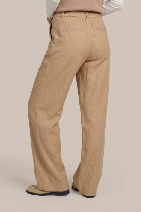 C&S The Label camel dames broek | Model achteraanzicht