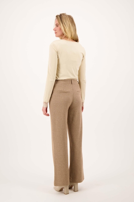 Zusss taupe dames broek | Model achteraanzicht