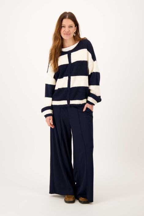 Zusss blauwe dames broek | Model