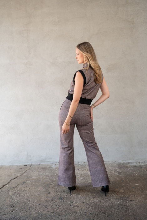 TQ Amsterdam bruine dames broek | Model