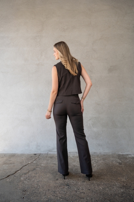 TQ Amsterdam bruine dames broek | Model