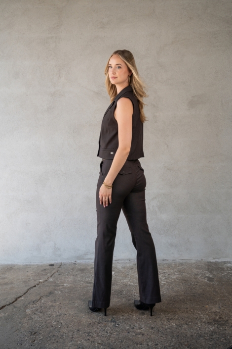 TQ Amsterdam bruine dames broek | Model