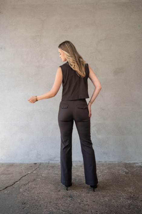 TQ Amsterdam bruine dames broek | Model