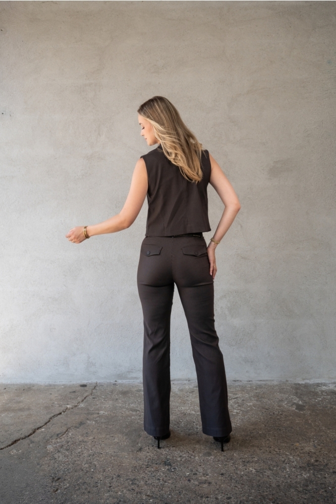 TQ Amsterdam bruine dames broek | Model