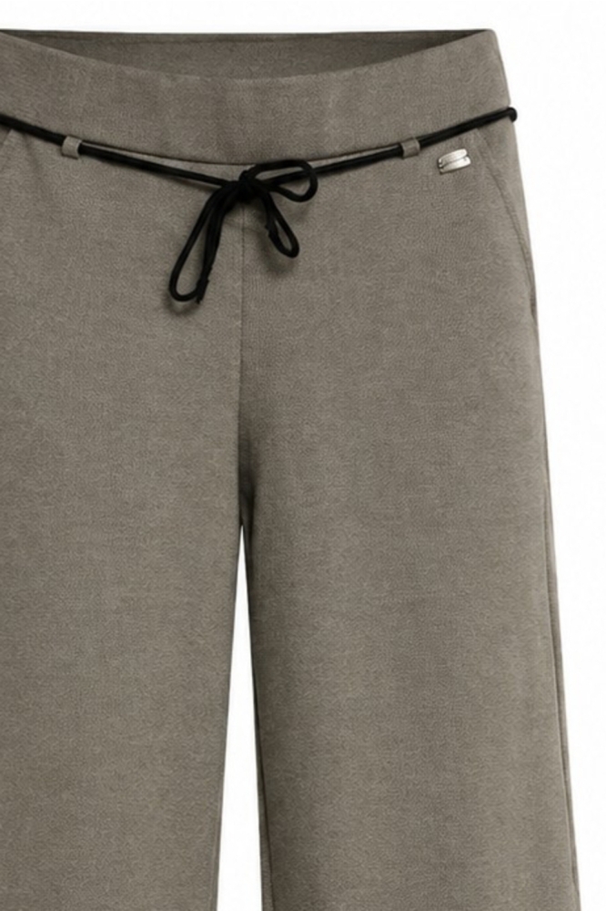 TQ Amsterdam beige dames broek | Close up
