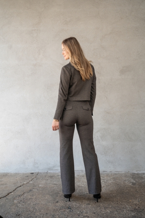 TQ Amsterdam bruine dames broek | Model