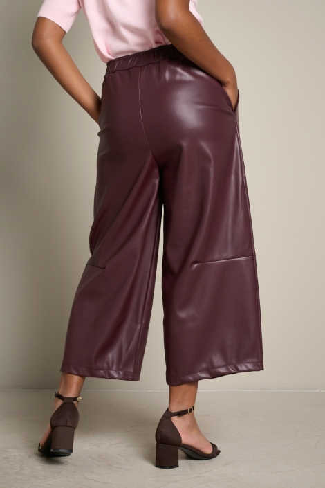 LolaLiza bordeaux dames broek | Model achteraanzicht