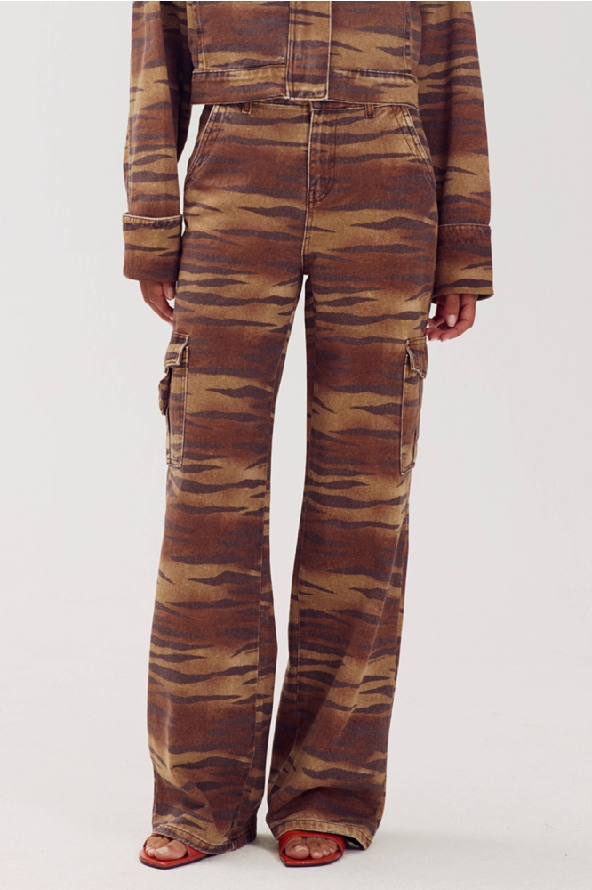 Harper & Yve camel dames jeans | Model vooraanzicht