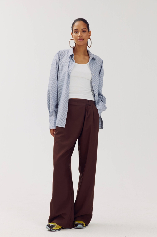 Harper & Yve bruine dames broek | Model