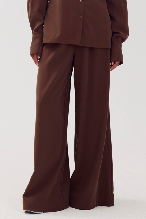 Harper & Yve bruine dames broek | Model vooraanzicht