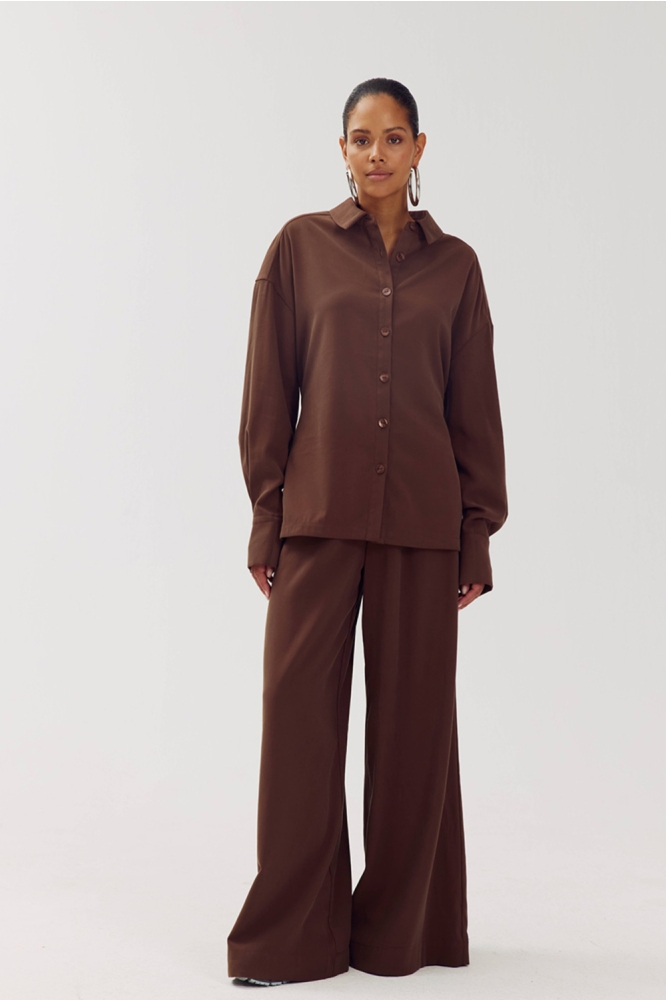 Harper & Yve bruine dames broek | Model