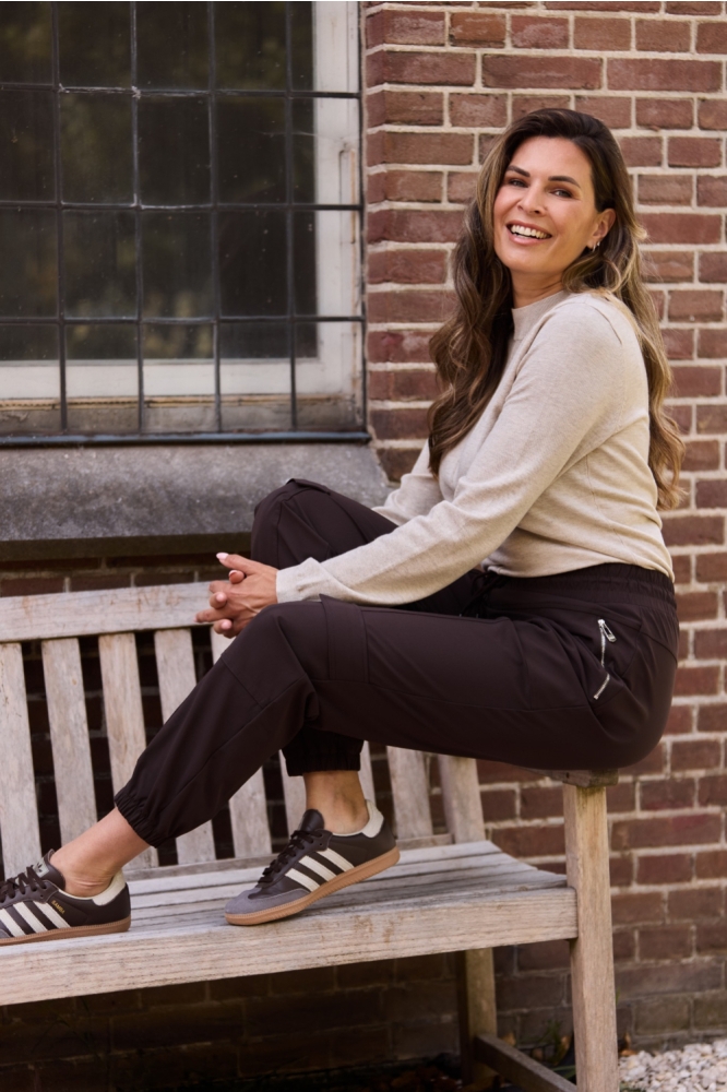 Zoso bruine dames broek | Sfeerbeeld, In situatie