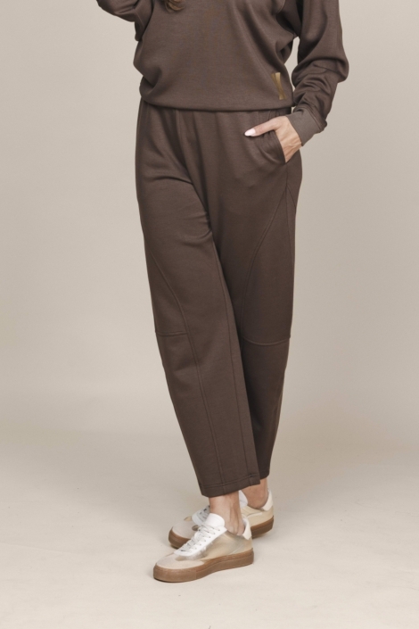 Zoso bruine dames broek | Model vooraanzicht
