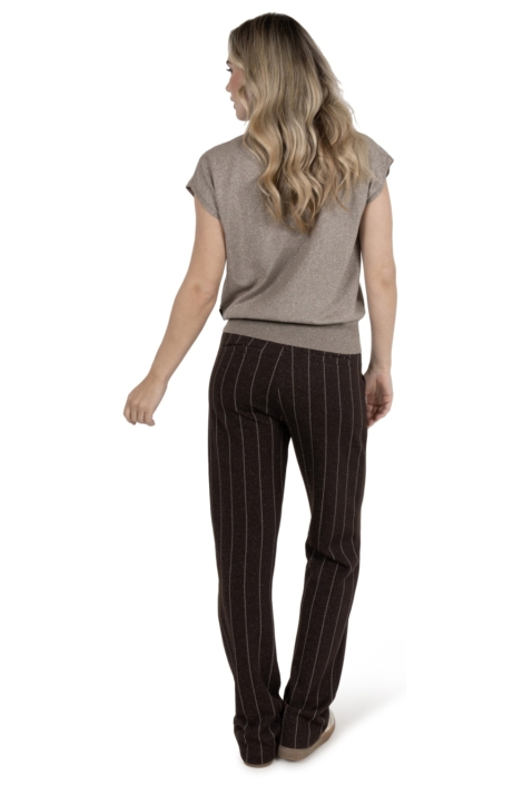 Zoso bruine dames broek | Model achteraanzicht