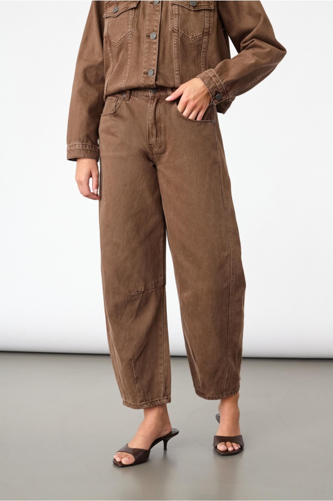 SisterS point bruine dames jeans | Model vooraanzicht