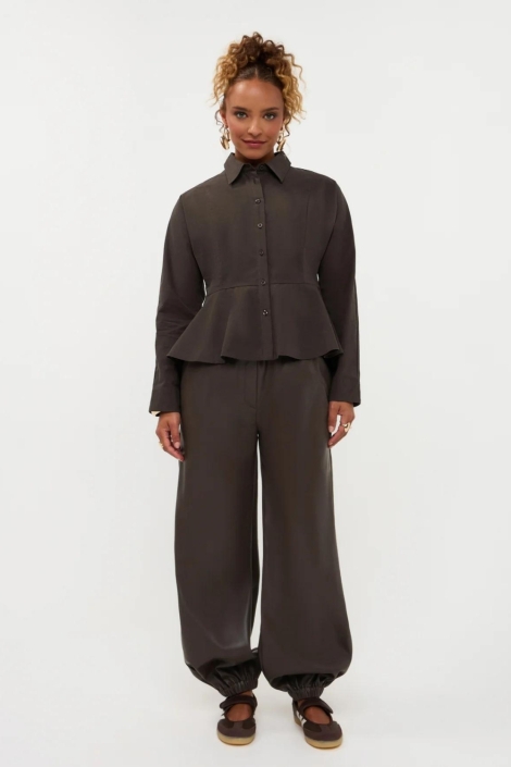 Ydence bruine dames broek | Model