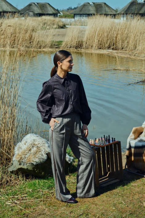 Freequent taupe dames broek | Sfeerbeeld, In situatie