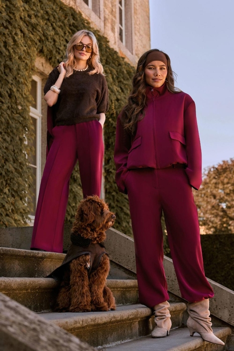 Ydence bordeaux dames broek | Sfeerbeeld, In situatie