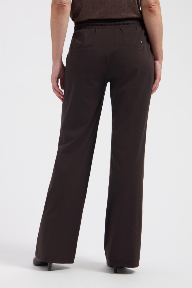 Lady Day bruine dames broek | Model achteraanzicht