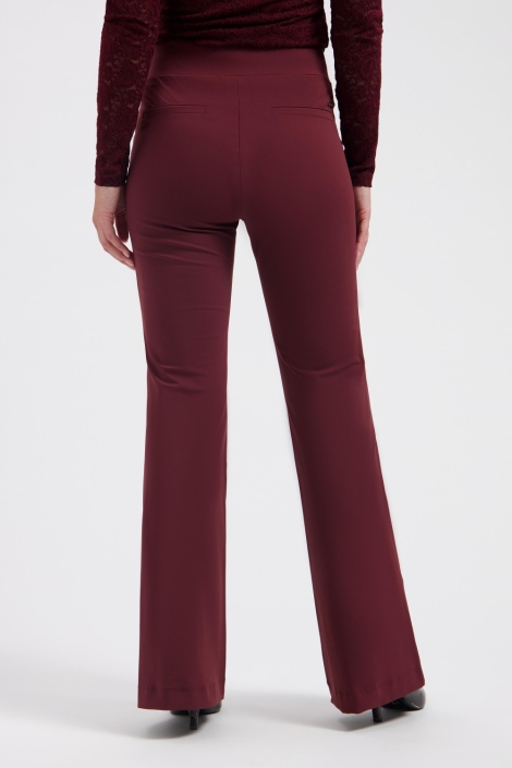Lady Day bordeaux dames broek | Model achteraanzicht