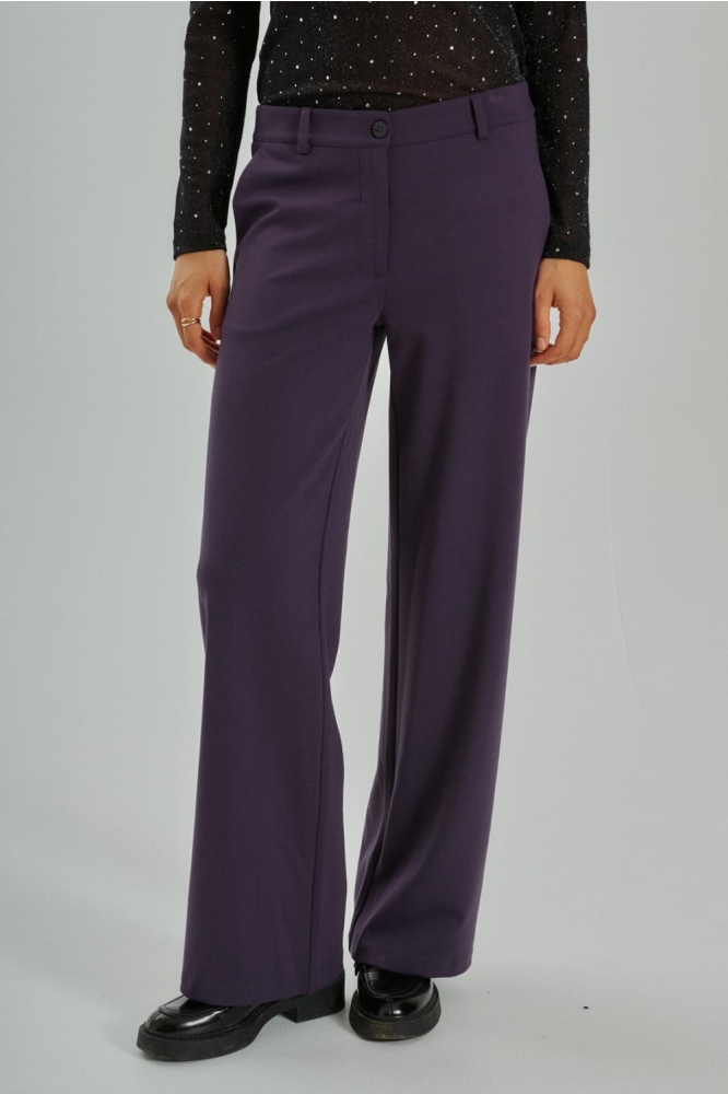 Freequent paarse dames broek | Model vooraanzicht
