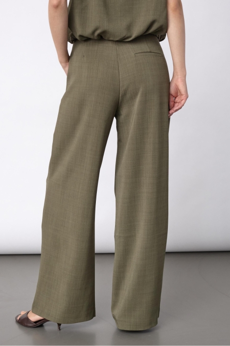 SisterS point groene dames broek | Model achteraanzicht