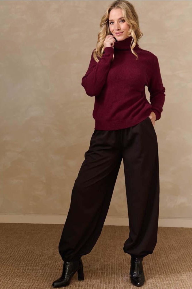 FOS Amsterdam bruine dames broek | Model