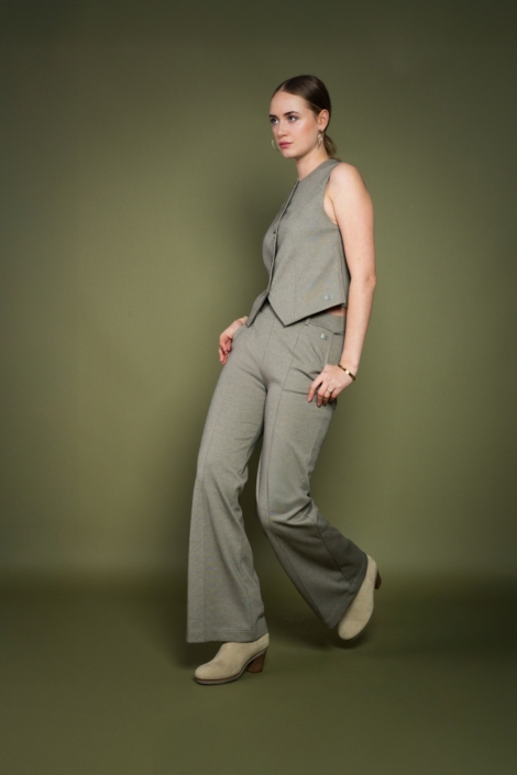 TQ Amsterdam beige dames broek | Sfeerbeeld, In situatie