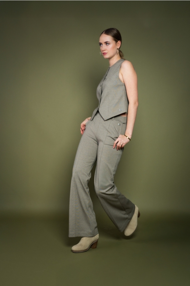 TQ Amsterdam beige dames broek | Sfeerbeeld, In situatie