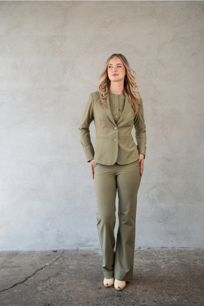 TQ Amsterdam groene dames broek | Model