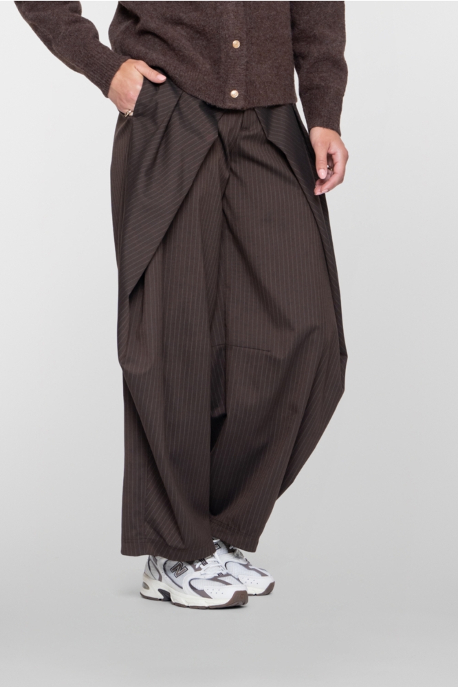 Geisha bruine dames broek | Model vooraanzicht