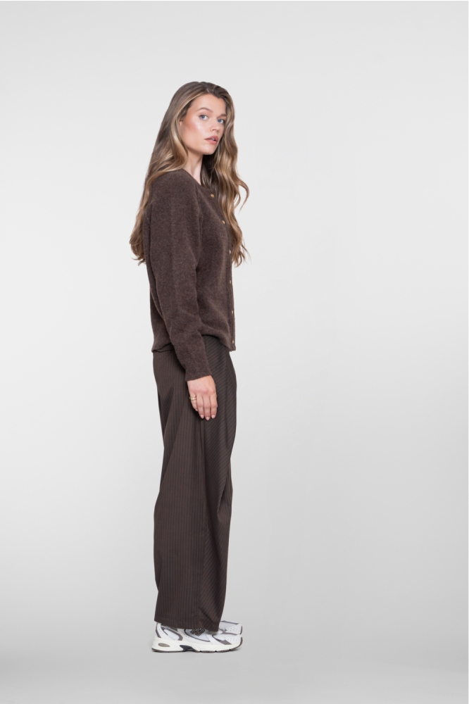 Geisha bruine dames broek | Model zijaanzicht