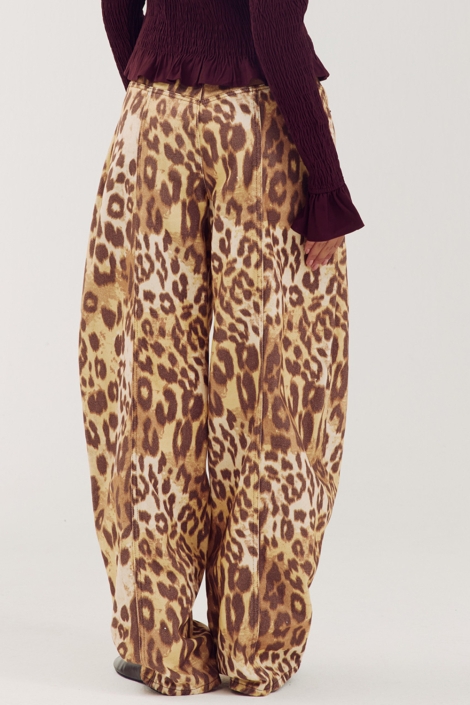 Harper & Yve camel dames jeans | Model achteraanzicht