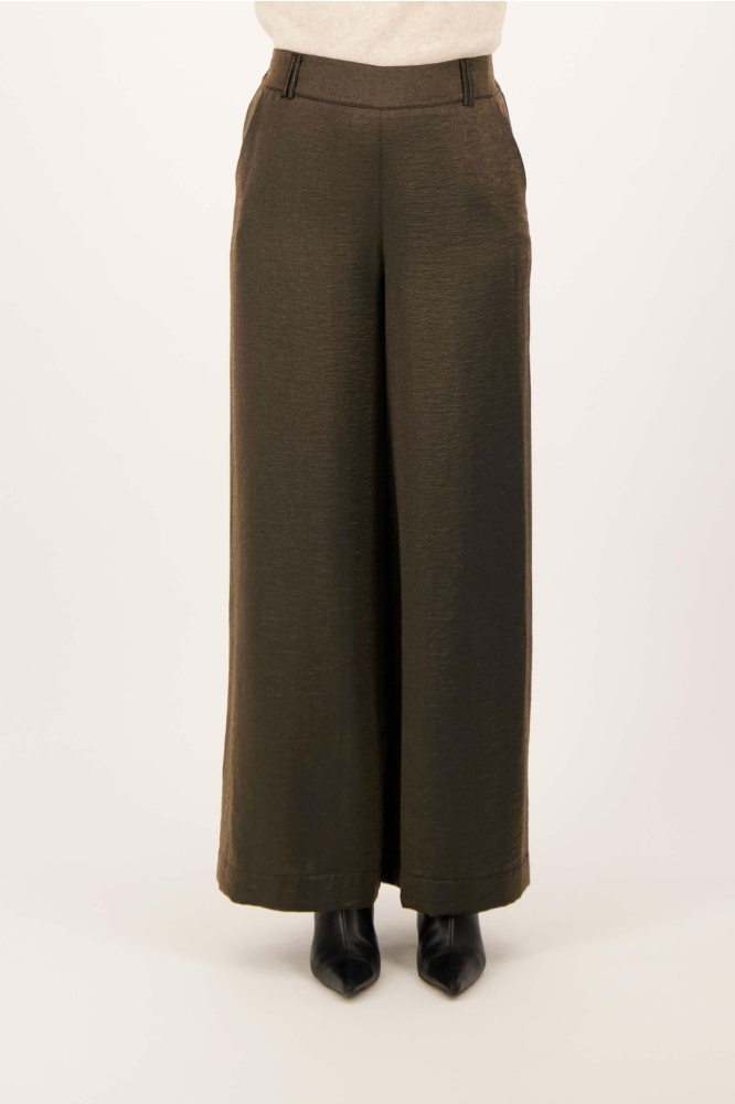 Zusss cognac dames broek | Model vooraanzicht