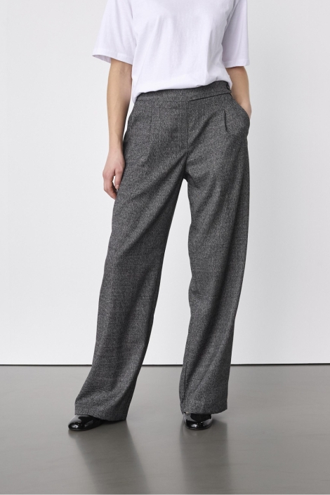 SisterS point grijze dames broek | Model vooraanzicht