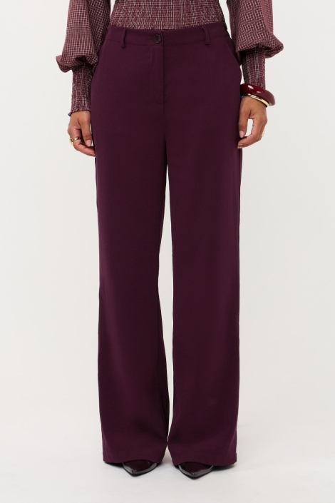 Ydence paarse dames broek | Model vooraanzicht