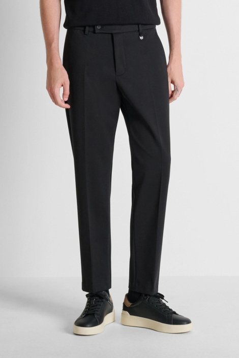 Antony Morato zwarte heren broek | Model vooraanzicht