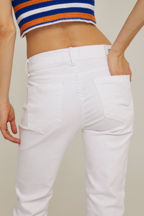 LTB witte dames jeans | Model achteraanzicht