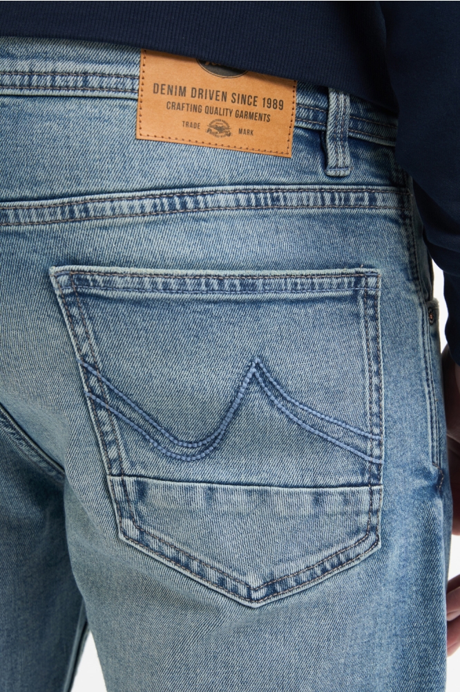 Petrol Industries blauwe heren jeans | Close up