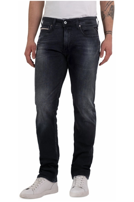 Replay zwarte heren jeans | Model vooraanzicht