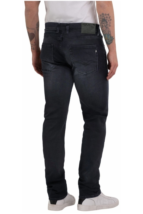 Replay zwarte heren jeans | Model achteraanzicht