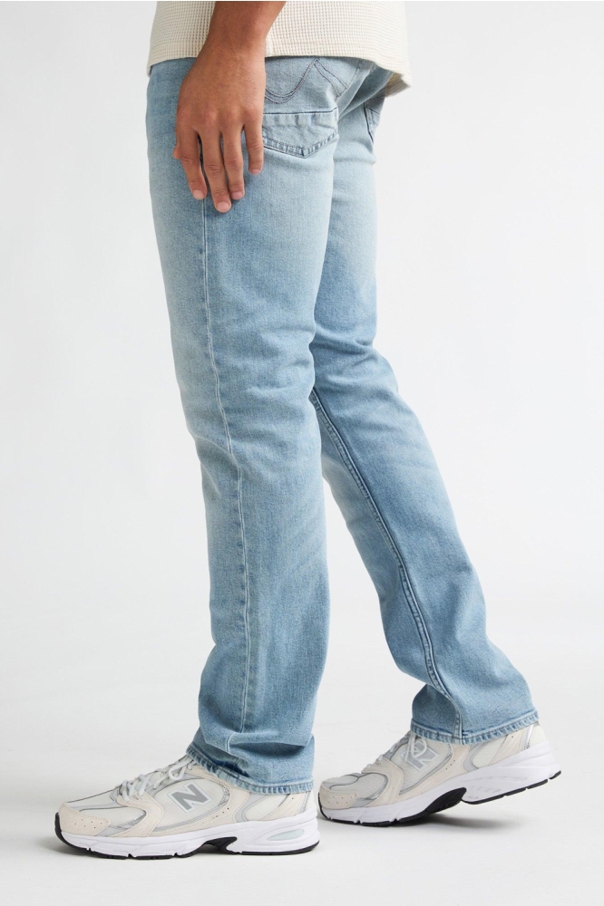 Petrol Industries blauwe heren jeans | Model zijaanzicht