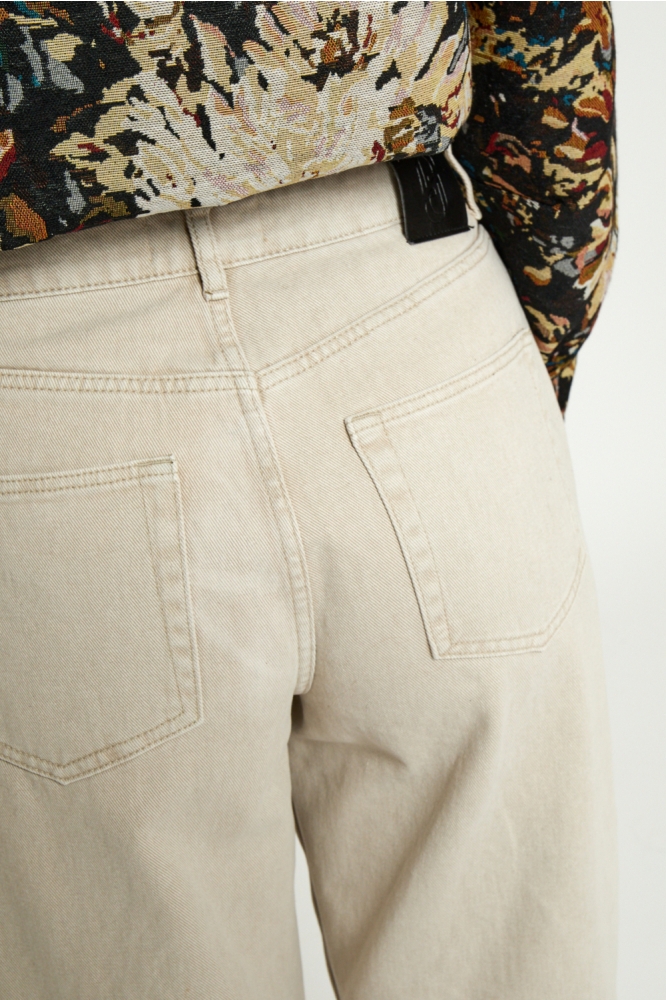 Peppercorn beige dames broek | Close up