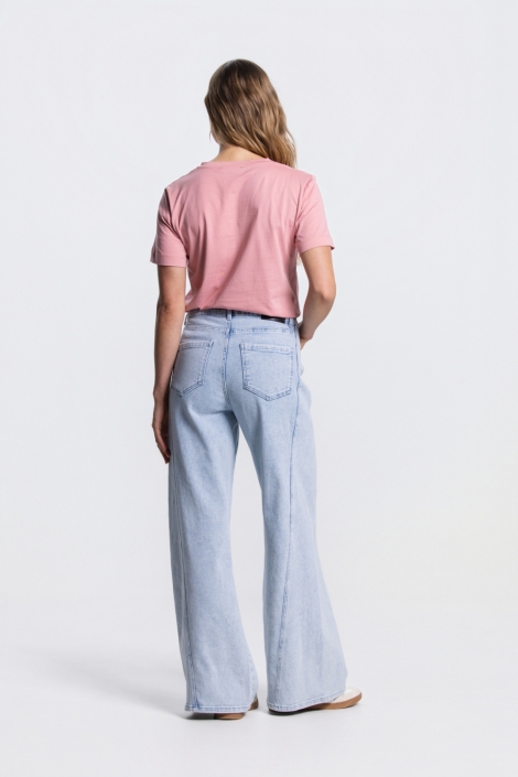 Juffrouw Jansen blauwe dames jeans | Model achteraanzicht