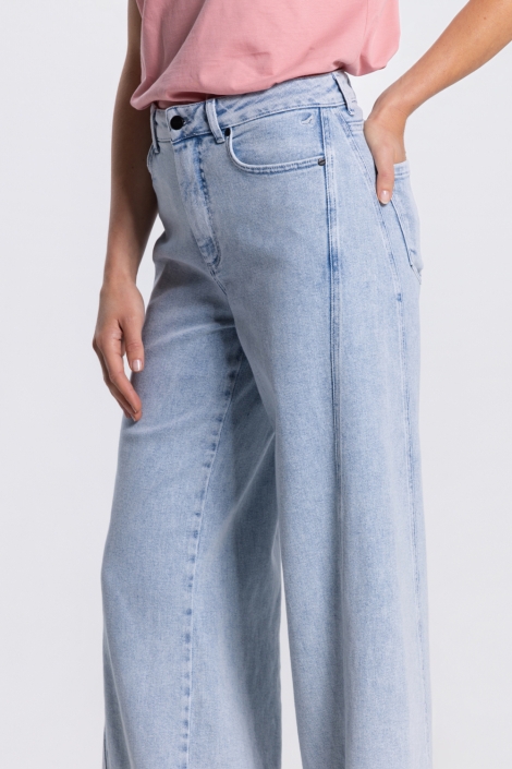 Juffrouw Jansen blauwe dames jeans | Close up