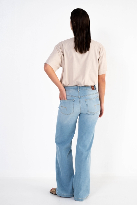 Dnm pure blauwe dames jeans | Model achteraanzicht