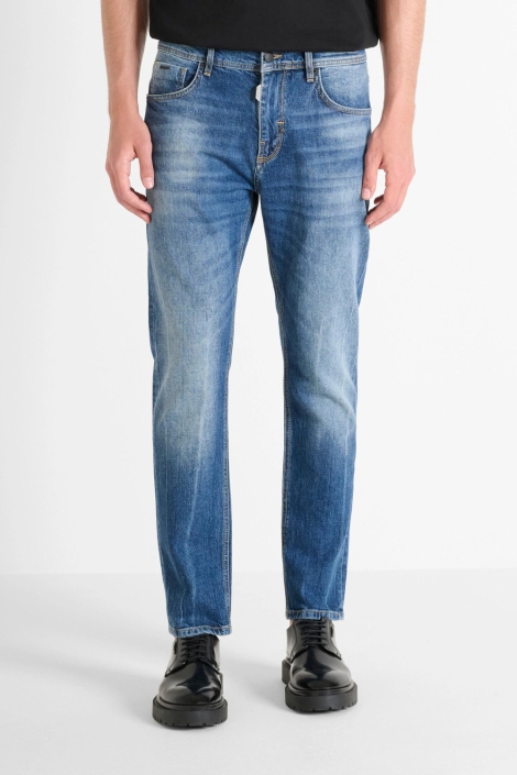 Antony Morato blauwe heren jeans | Model vooraanzicht