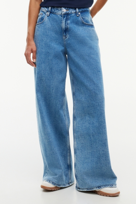 Tommy Jeans blauwe dames jeans | Model vooraanzicht